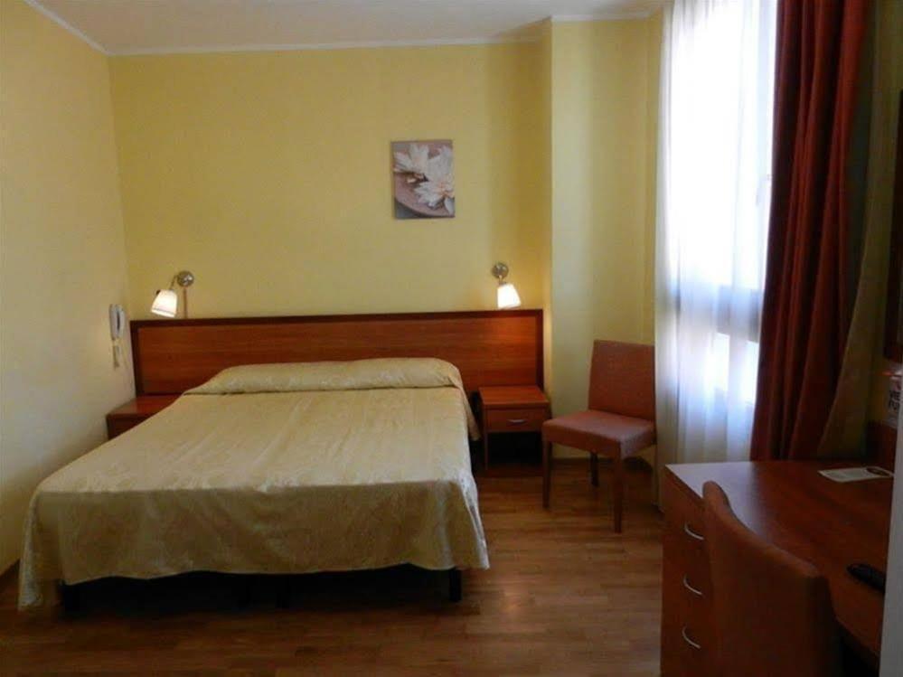 Hotel Palas Bruzolo Exterior foto