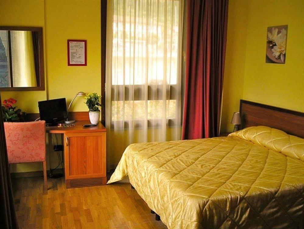 Hotel Palas Bruzolo Exterior foto
