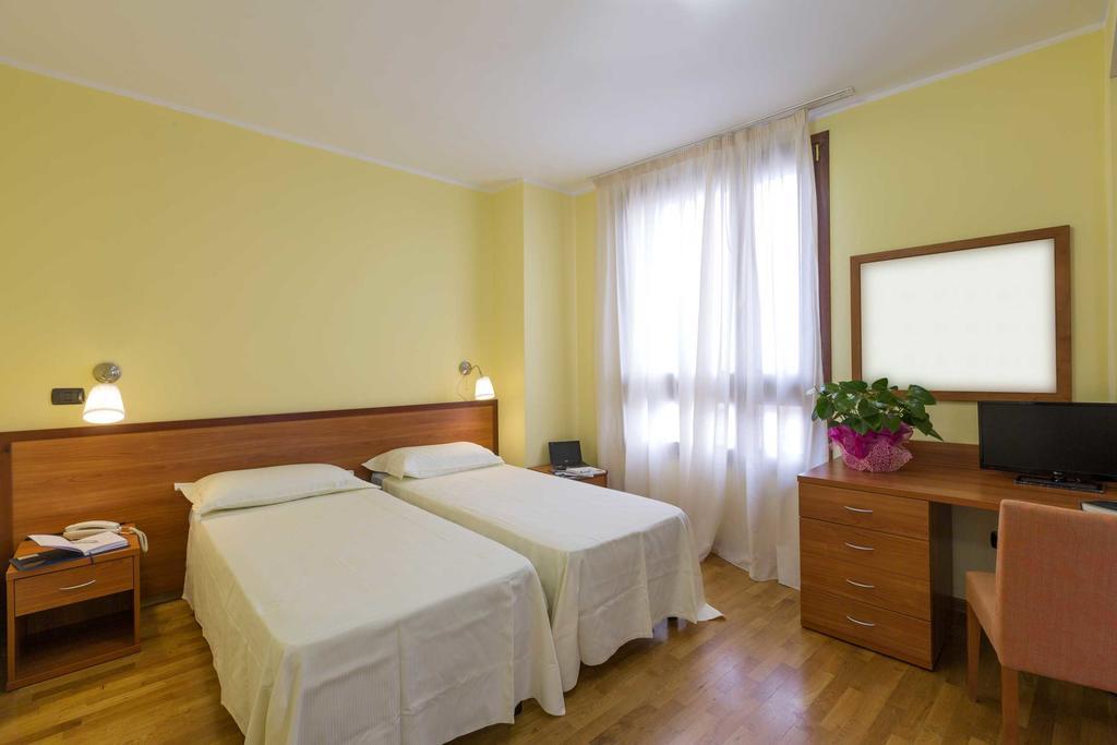 Hotel Palas Bruzolo Exterior foto